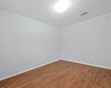 1816 Rawhide Loop - Photo Thumbnail 14