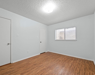 1816 Rawhide Loop - Photo Thumbnail 12