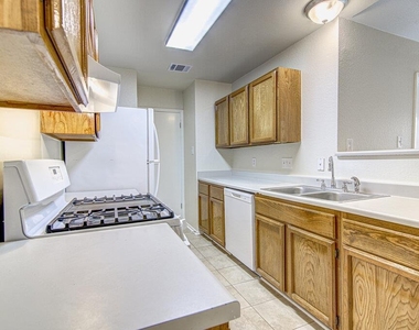 8202 West Gate Blvd - Photo Thumbnail 8
