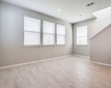 146 White Dunes Dr - Photo Thumbnail 12