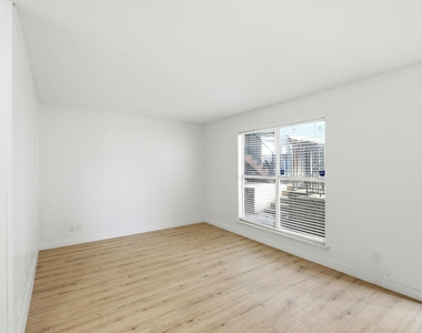 2319 Greenfield Pkwy - Photo Thumbnail 5