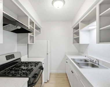 2319 Greenfield Pkwy - Photo Thumbnail 7