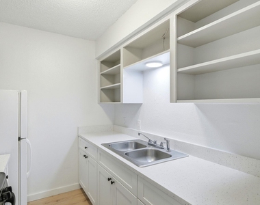 2319 Greenfield Pkwy - Photo Thumbnail 9