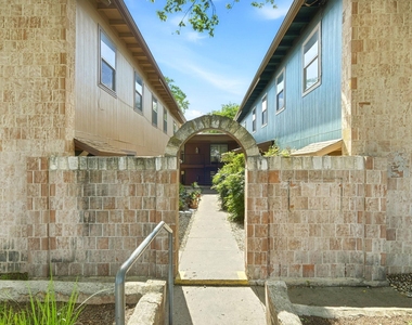 2319 Greenfield Pkwy - Photo Thumbnail 1
