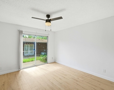 2319 Greenfield Pkwy - Photo Thumbnail 10