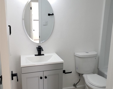 703 Meadow Creek Dr - Photo Thumbnail 14