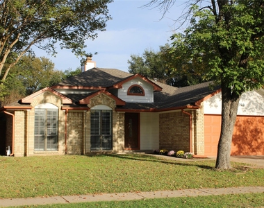 703 Meadow Creek Dr - Photo Thumbnail 1