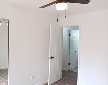 703 Meadow Creek Dr - Photo Thumbnail 18