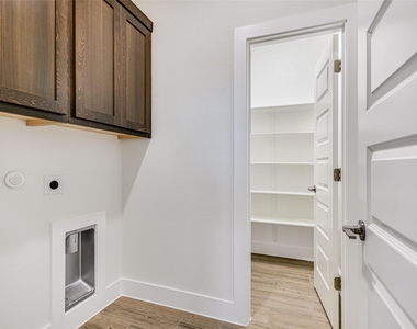 450 Parkline Dr - Photo Thumbnail 12