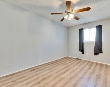 1320 Southport Dr - Photo Thumbnail 9