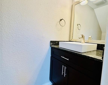 1320 Southport Dr - Photo Thumbnail 6