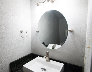 1320 Southport Dr - Photo Thumbnail 11