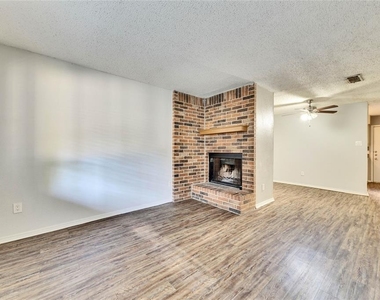 1320 Southport Dr - Photo Thumbnail 12