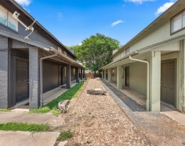 1320 Southport Dr - Photo Thumbnail 1