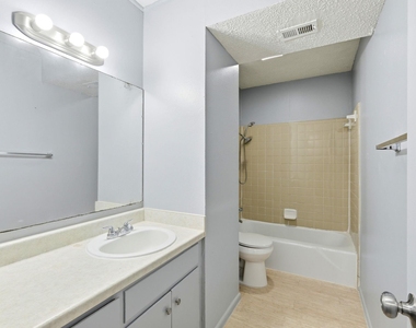 2319 Greenfield Pkwy - Photo Thumbnail 14