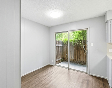 2319 Greenfield Pkwy - Photo Thumbnail 7