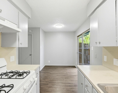 2319 Greenfield Pkwy - Photo Thumbnail 11