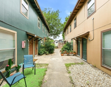 2319 Greenfield Pkwy - Photo Thumbnail 2