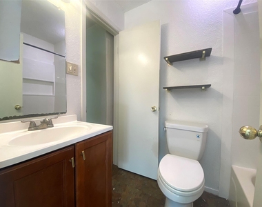 4910 Avenue H Ave - Photo Thumbnail 16