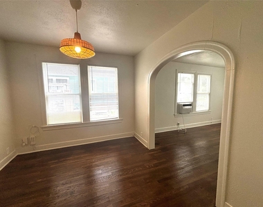 4910 Avenue H Ave - Photo Thumbnail 4