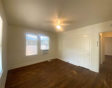 4910 Avenue H Ave - Photo Thumbnail 7