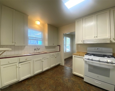 4910 Avenue H Ave - Photo Thumbnail 11