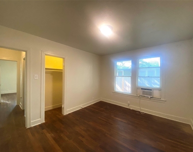 4910 Avenue H Ave - Photo Thumbnail 10