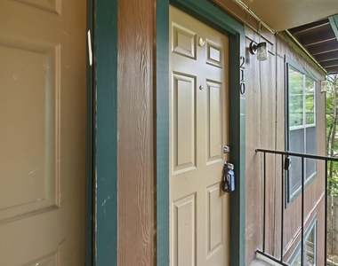 2319 Greenfield Pkwy - Photo Thumbnail 1