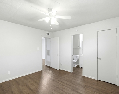 2319 Greenfield Pkwy - Photo Thumbnail 11