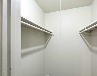 2319 Greenfield Pkwy - Photo Thumbnail 13