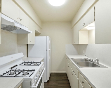 2319 Greenfield Pkwy - Photo Thumbnail 7