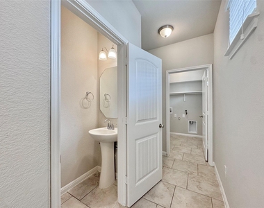 407 Rhetoric Way - Photo Thumbnail 34