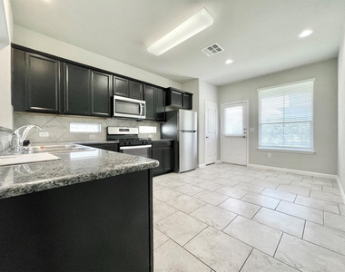 407 Rhetoric Way - Photo Thumbnail 8