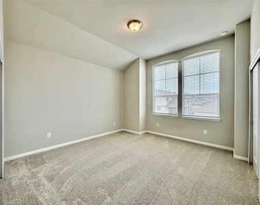 407 Rhetoric Way - Photo Thumbnail 12