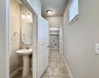 407 Rhetoric Way - Photo Thumbnail 33