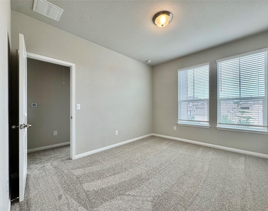 407 Rhetoric Way - Photo Thumbnail 14