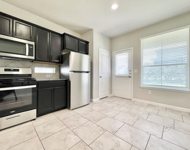 407 Rhetoric Way - Photo Thumbnail 10