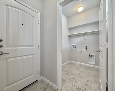 407 Rhetoric Way - Photo Thumbnail 35