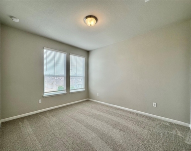 407 Rhetoric Way - Photo Thumbnail 15