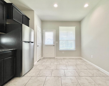 407 Rhetoric Way - Photo Thumbnail 11