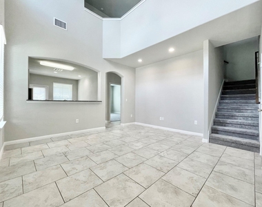 407 Rhetoric Way - Photo Thumbnail 4