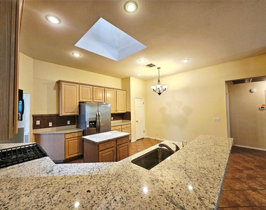 8102 Lerwick Ln - Photo Thumbnail 6