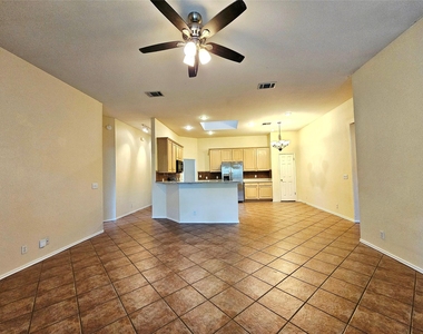 8102 Lerwick Ln - Photo Thumbnail 10
