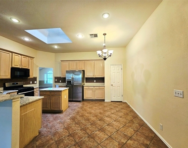 8102 Lerwick Ln - Photo Thumbnail 9