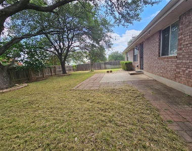 8102 Lerwick Ln - Photo Thumbnail 29