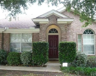 8102 Lerwick Ln - Photo Thumbnail 1