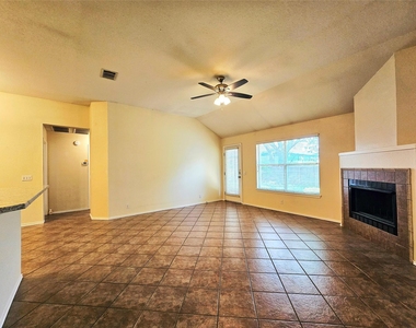 8102 Lerwick Ln - Photo Thumbnail 13