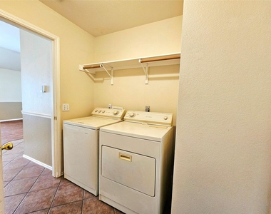 8102 Lerwick Ln - Photo Thumbnail 25