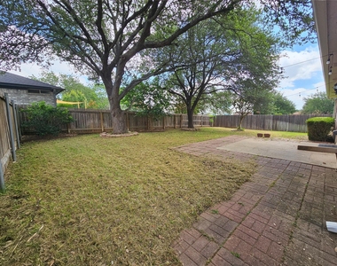 8102 Lerwick Ln - Photo Thumbnail 28