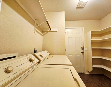 8102 Lerwick Ln - Photo Thumbnail 26